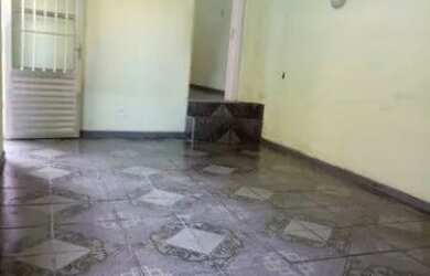 Imagem: A casa possui 4 Dormitórios, 2 Banheiros, 2 Vagas na garagem