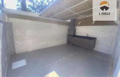 Imagem: A casa possui 3 Dormitórios, 5 Banheiros, 2 Vagas na garagem