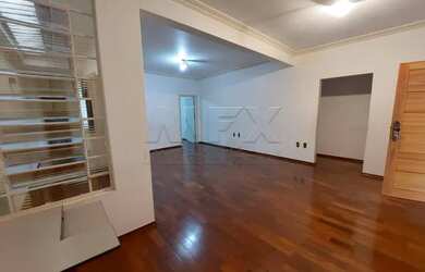 Imagem: A casa possui 3 Dormitórios, 4 Banheiros, 2 Vagas na garagem