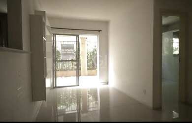 Imagem: O apartamento possui 1 Dormitório, 1 Banheiro, 1 Vaga na garagem