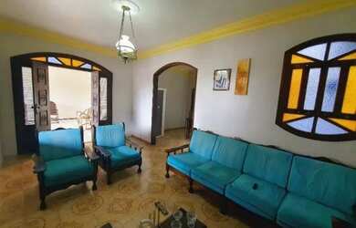 Imagem: A casa à venda possui 2 Dormitórios, 1 Banheiro, 1 Vaga na