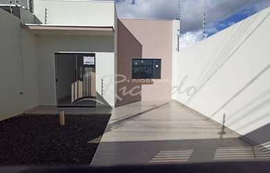 Imagem: A casa possui 2 Dormitórios, 1 Banheiro, 1 Vaga na garagem