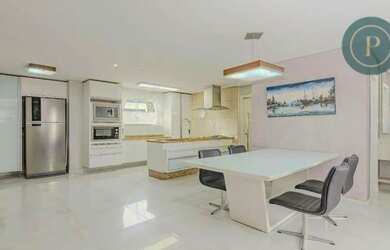 Imagem: A casa possui 3 Dormitórios, 2 Banheiros, 5 Vagas na garagem