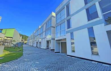 Imagem: A casa em condomínio possui 2 Dormitórios, 3 Banheiros, 2