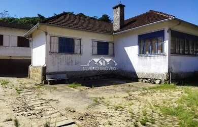 Imagem: A casa possui 5 Dormitórios, 4 Banheiros, 2 Vagas na garagem