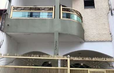 Imagem: A casa possui 3 Dormitórios, 3 Banheiros, 2 Vagas na garagem