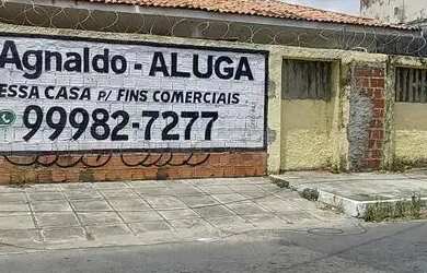 Imagem: A casa possui 3 Dormitórios, 2 Banheiros, 360m² de Área e