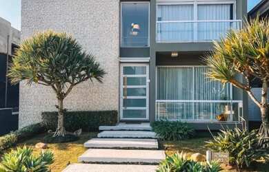 Imagem: O apartamento possui 4 Dormitórios, 5 Banheiros, 4 Vagas na