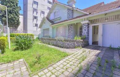 Imagem: A casa possui 3 Dormitórios, 1 Banheiro, 5 Vagas na garagem