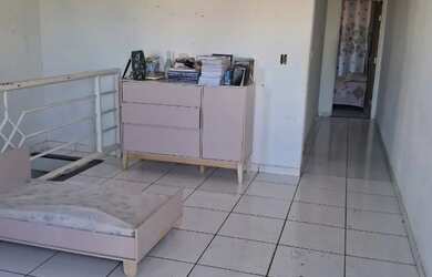 Imagem: A casa possui 2 Dormitórios, 2 Banheiros, 2 Vagas na garagem