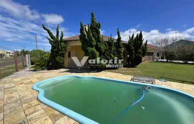 Imagem 5: Casa com piscina, 4 dormitórios, suíte, 3 banheiros, sala de estar e...