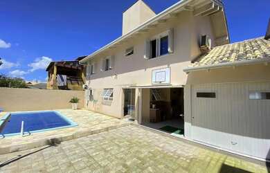 Imagem 5: Casa à venda, mobiliada com piscina aquecida, pertinho do mar - no Bairro Centro de Imbé!