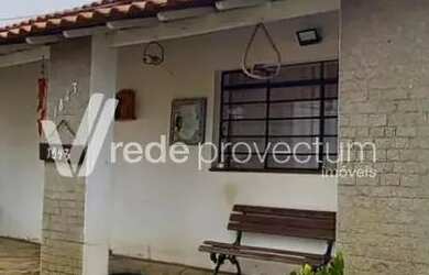 Imagem: A casa possui 2 Dormitórios, 2 Banheiros, 2 Vagas na garagem