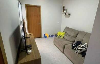 Imagem: A casa possui 3 Dormitórios, 2 Banheiros, 2 Vagas na garagem