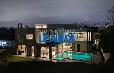 Imagem: A casa em condomínio possui 5 Dormitórios, 5 Banheiros, 5