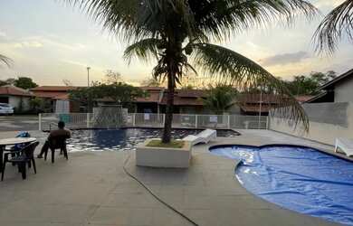 Imagem: A casa possui 3 Dormitórios, Acomodam 6 pessoas, 2 Vagas na