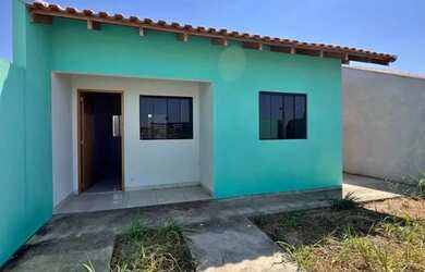 Imagem: A casa possui 2 Dormitórios, 1 Banheiro, 2 Vagas na garagem