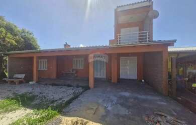 Imagem: A casa possui 5 Dormitórios, 3 Banheiros, 162m² de Área e