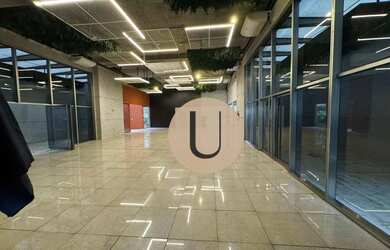 Imagem: O depósito possui 5 Vagas na garagem, 398m² de Área e está