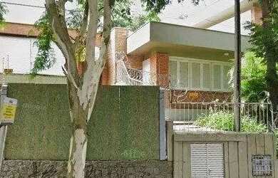 Imagem: A casa possui 3 Dormitórios, 4 Banheiros, 4 Vagas na garagem