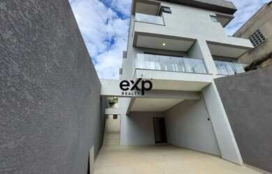 Imagem: A casa possui 3 Dormitórios, 4 Banheiros, 4 Vagas na garagem