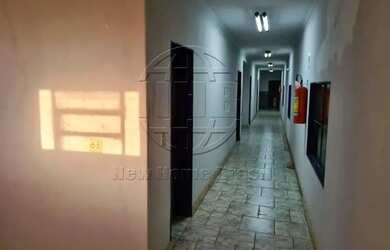 Imagem: O depósito possui 5 Vagas na garagem, 3.200m² de Área e