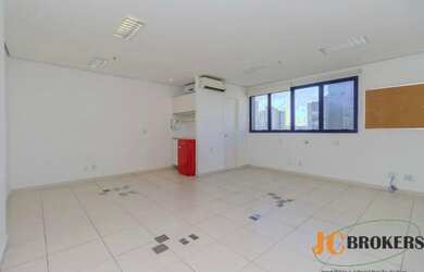 Imagem: O depósito possui 1 Vaga na garagem, 32m² de Área e está