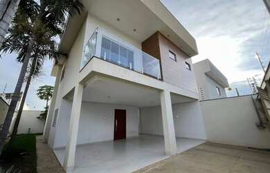 Imagem: A casa possui 3 Dormitórios, 3 Banheiros, 2 Vagas na garagem