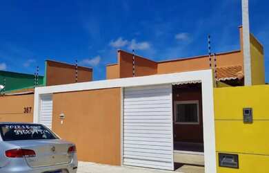 Imagem: A casa possui 2 Dormitórios, 2 Banheiros e 1 Vaga na garagem