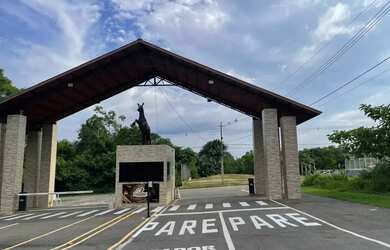 Imagem: O terreno possui 906m² de Área e está localizado em Centro