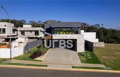 Imagem: A casa em condomínio possui 3 Dormitórios, 5 Banheiros, 4