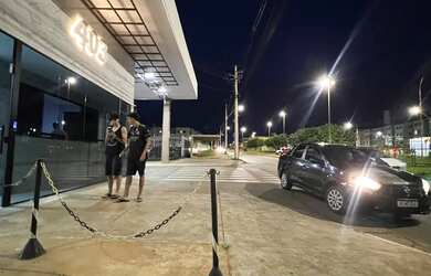 Imagem: O apartamento possui 2 Dormitórios, 1 Banheiro e 1 Vaga na