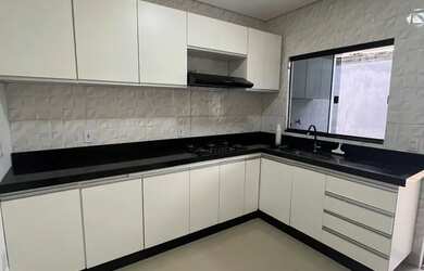 Imagem: A casa em condomínio possui 3 Dormitórios, 2 Banheiros, 2