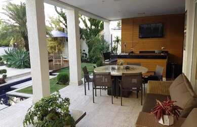 Imagem: A casa em condomínio possui 4 Dormitórios, 5 Banheiros, 5