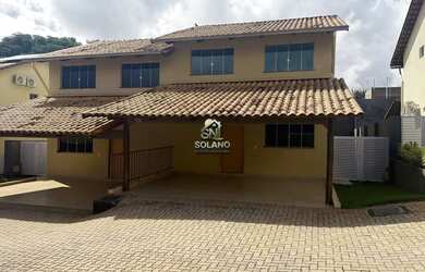 Imagem: A casa possui 3 Dormitórios, 3 Banheiros, 2 Vagas na garagem