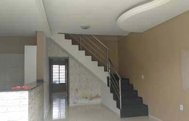 Imagem: A casa possui 3 Dormitórios, 2 Banheiros e está localizado