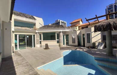 Imagem: A casa em condomínio possui 4 Dormitórios, 5 Banheiros, 5