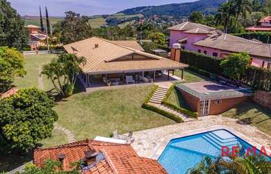 Imagem: A casa em condomínio possui 4 Dormitórios, 5 Banheiros, 5