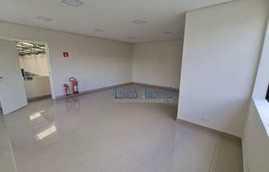 Imagem: O depósito possui 4 Vagas na garagem, 526m² de Área e está