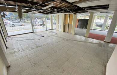 Imagem: O depósito possui 3 Vagas na garagem, 600m² de Área e está