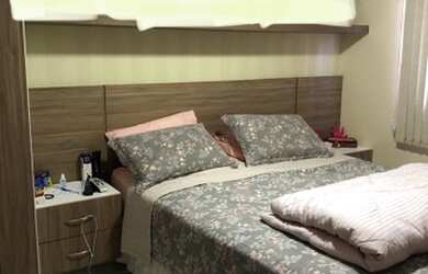 Imagem: O apartamento possui 2 Dormitórios, 1 Banheiro, 1 Vaga na garagem