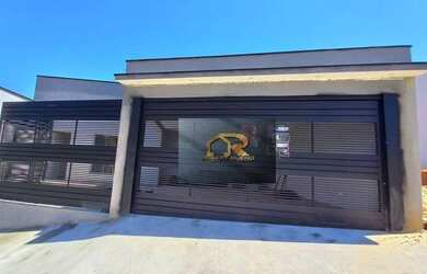 Imagem: A casa possui 2 Dormitórios, 2 Banheiros, 2 Vagas na garagem