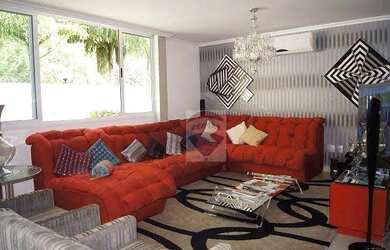 Imagem: A casa em condomínio possui 4 Dormitórios, 1 Banheiro, 3 Vagas