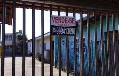 Imagem: A casa possui 1 Dormitório, 1 Banheiro, 1 Vaga na garagem