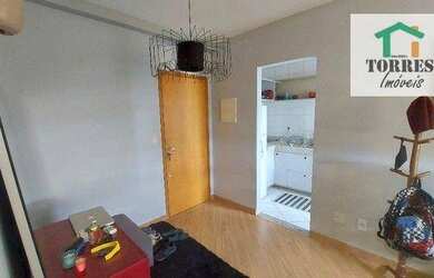 Imagem: O apartamento possui 2 Dormitórios, 1 Banheiro, 1 Vaga na garagem