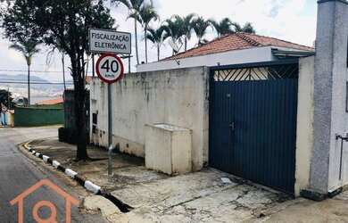 Imagem: A casa possui 4 Dormitórios, 3 Banheiros, 5 Vagas na garagem