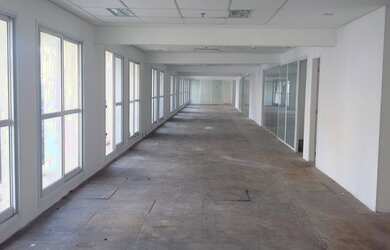 Imagem: O depósito possui 5 Vagas na garagem, 516m² de Área e está