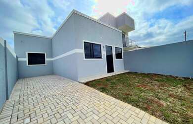 Imagem: A casa possui 2 Dormitórios, 1 Banheiro, 2 Vagas na garagem