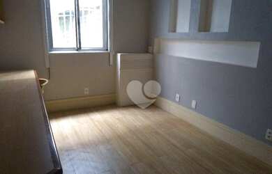 Imagem: A casa possui 3 Dormitórios, 2 Banheiros, 1 Vaga na garagem