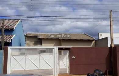 Imagem: A casa possui 3 Dormitórios, 3 Banheiros e está localizado